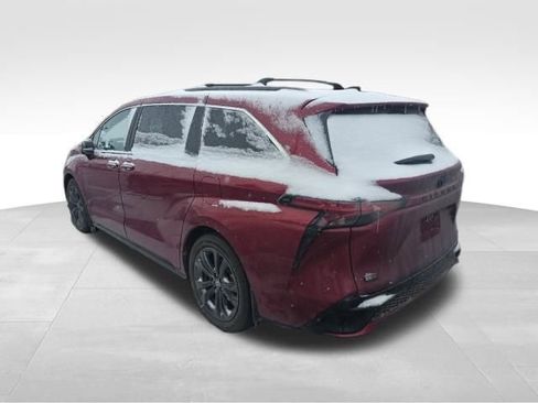 Used 2024 Toyota Sienna XSE w/ XSE Premium Package image 3