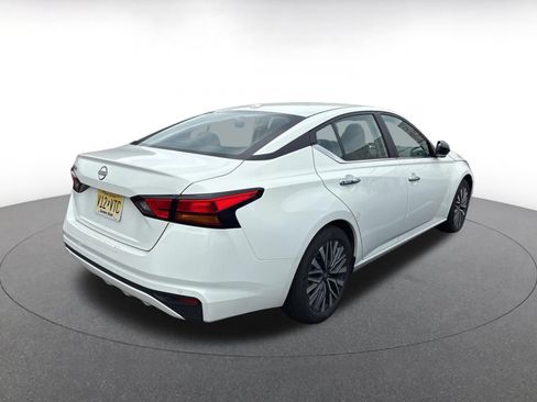 Used 2025 Nissan Altima 2.5 SV FWD image 21
