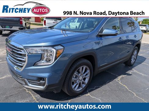 Certified 2024 GMC Terrain SLT image 1