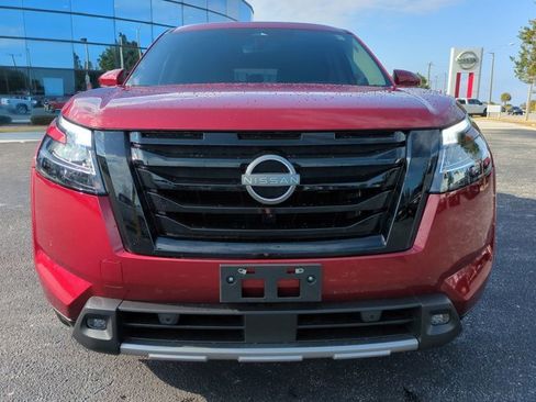 Used 2024 Nissan Pathfinder Platinum w/ Black Appearance Package image 9