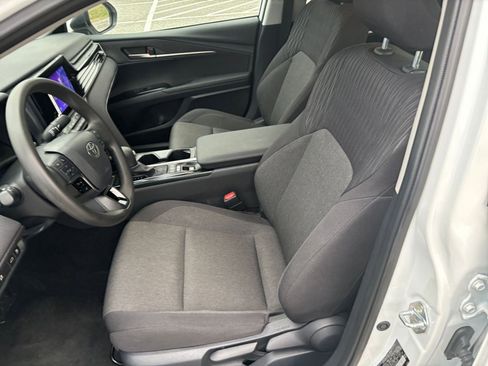 Used 2025 Toyota Camry LE image 25