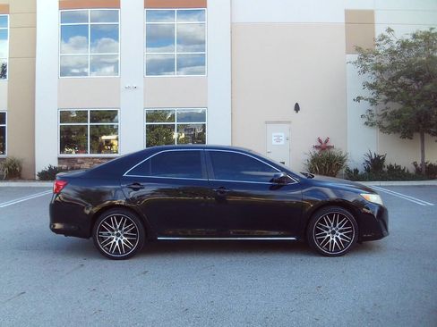 Used 2012 Toyota Camry LE image 6