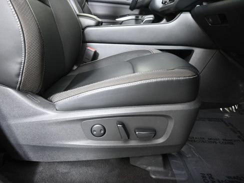 Used 2023 Nissan Pathfinder SL AWD/4WD image 14