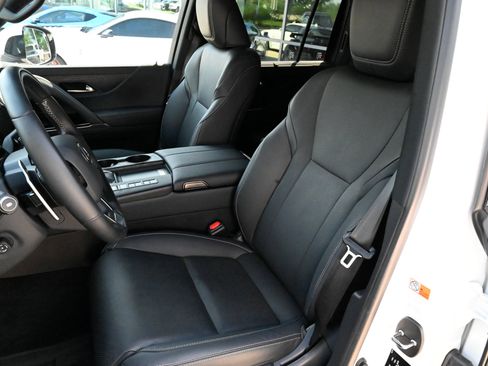 Used 2025 Lexus LX 600 4WD w/ Accessory Package (2T) image 19
