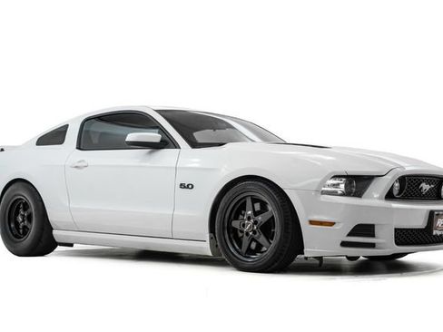 Used 2014 Ford Mustang GT RWD image 6