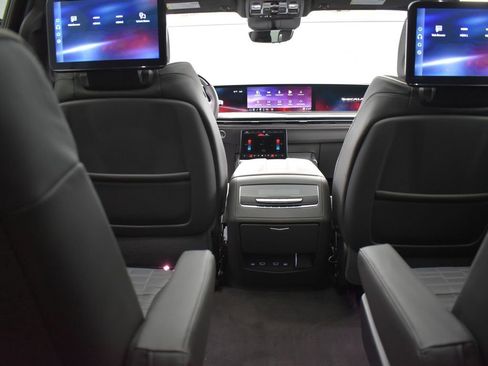 Certified 2026 Cadillac Escalade ESV V w/ LPO, ONYX Package image 33