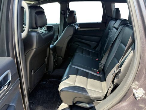 Used 2018 Jeep Grand Cherokee Limited RWD image 16