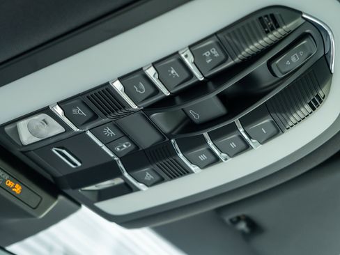 Certified 2022 Porsche Macan S AWD/4WD image 39