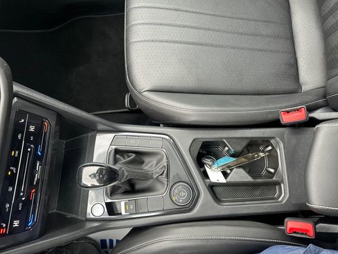 Used 2024 Volkswagen Tiguan SE image 13