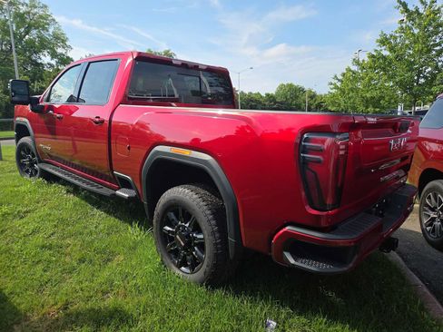 Used 2024 GMC Sierra 2500 AT4 w/ AT4 Premium Plus Package AWD/4WD image 2