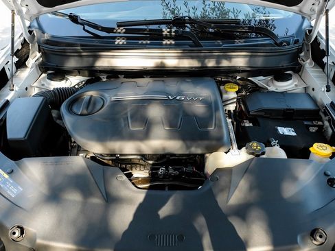 Used 2022 Jeep Cherokee Trailhawk w/ Premium Leather Package image 7