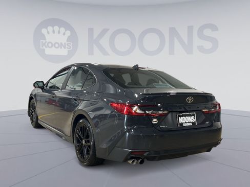 Used 2025 Toyota Camry SE FWD image 4