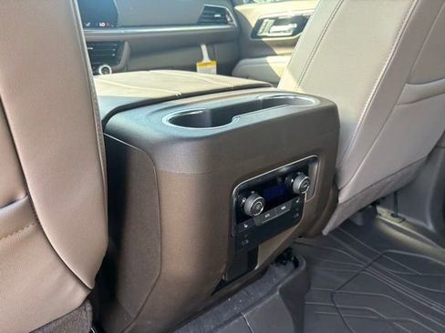 New 2026 Chevrolet Suburban Z71 image 25