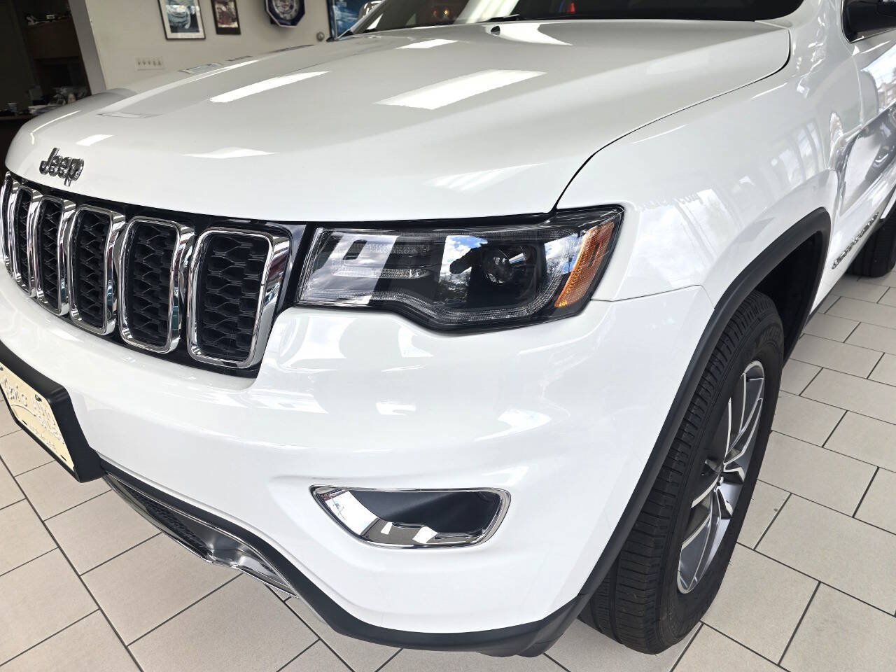 Used 2021 Jeep Grand Cherokee Limited w/ Premium Lighting Group AWD/4WD image 10