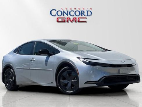 Used 2023 Toyota Prius LE AWD/4WD image 1