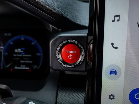 Used 2025 Toyota Tacoma TRD Pro AWD/4WD image 22