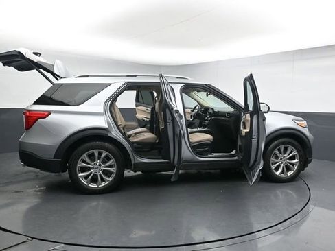 Used 2023 Ford Explorer Limited w/ Equipment Group 301A RWD image 38