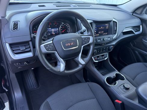 Used 2024 GMC Terrain SLE image 11