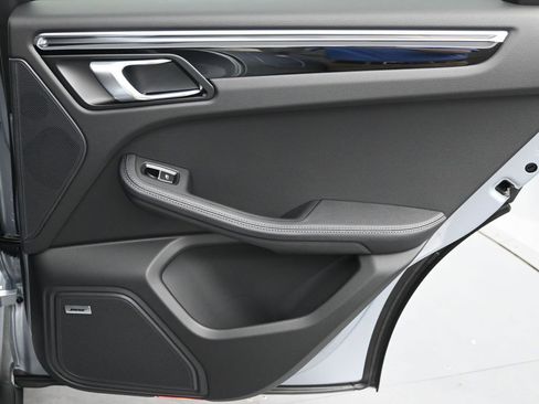 New 2026 Porsche Macan AWD/4WD image 21