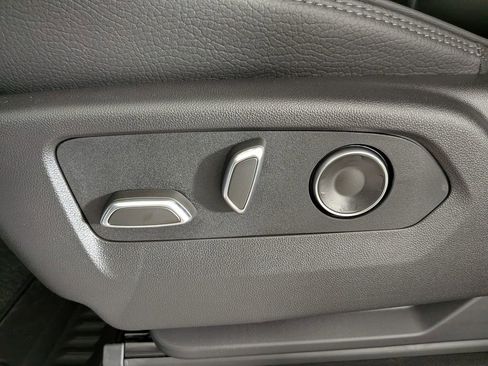 New 2025 GMC Sierra 3500 Denali w/ Denali Reserve Package image 17