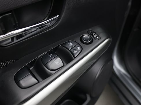 Used 2020 Nissan Kicks SV FWD image 11