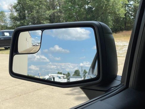 Used 2022 Chevrolet Silverado 1500 Custom image 31