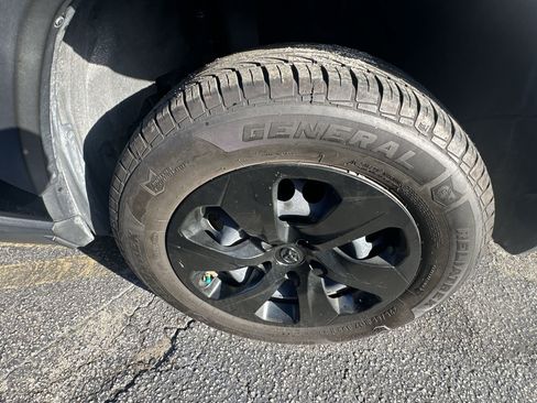 Used 2020 Toyota RAV4 LE image 19