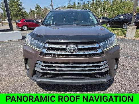 Used 2017 Toyota Highlander Limited AWD/4WD image 3
