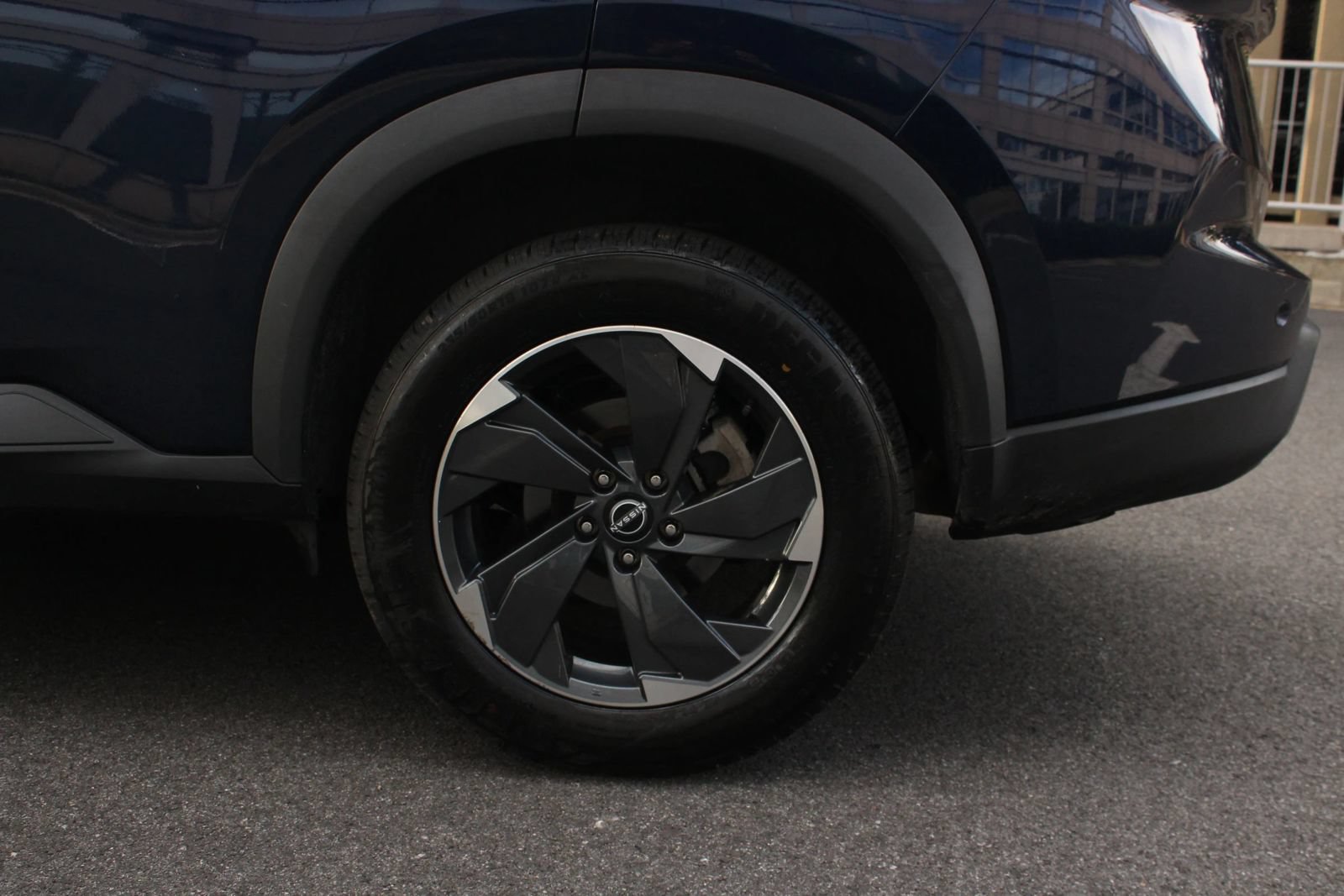 Used 2024 Nissan Rogue SV AWD/4WD image 10
