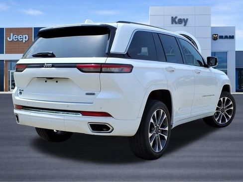 Used 2022 Jeep Grand Cherokee Overland AWD/4WD image 5