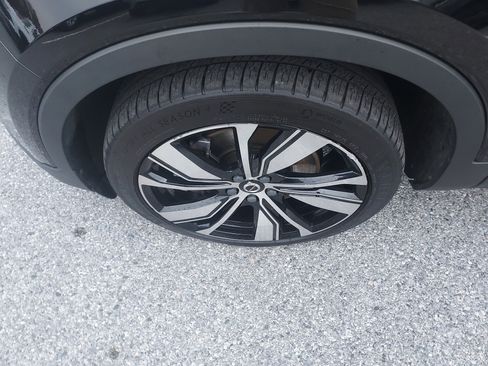 Used 2021 Volvo XC40 P8 Recharge image 9