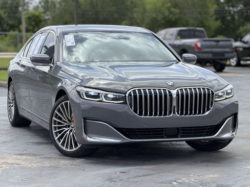Used 2020 BMW 750i xDrive w/ Executive Package AWD/4WD image 3