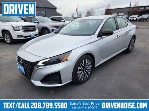 Used 2024 Nissan Altima 2.5 SV image 1