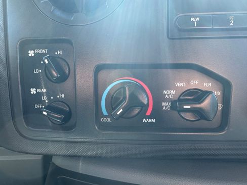 Used 2010 Ford E-350 and Econoline 350 XLT RWD image 17