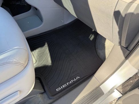 Used 2015 Toyota Sienna XLE Premium image 90