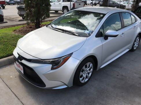 Used 2024 Toyota Corolla LE FWD image 5