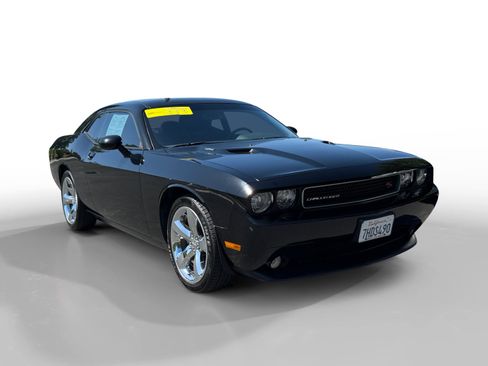 Used 2014 Dodge Challenger R/T w/ Sound Group II RWD image 7