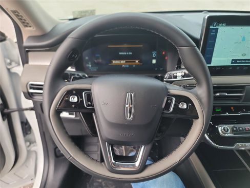 New 2026 Lincoln Corsair Premiere FWD image 17