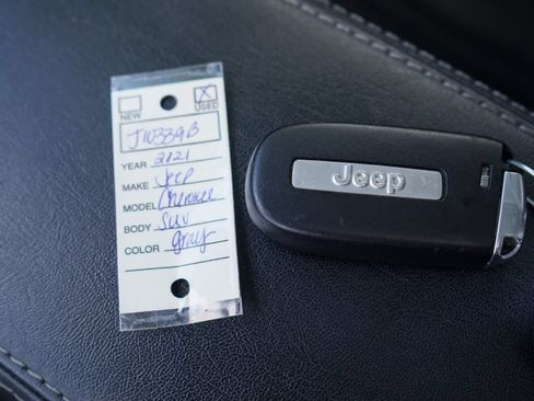 Used 2021 Jeep Cherokee Limited AWD/4WD image 35