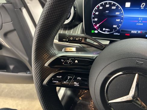 Used 2023 Mercedes-Benz GLC 300 4MATIC image 22