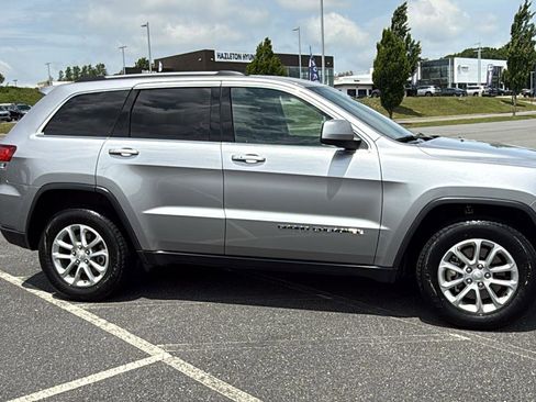 Used 2021 Jeep Grand Cherokee Laredo X AWD/4WD image 3