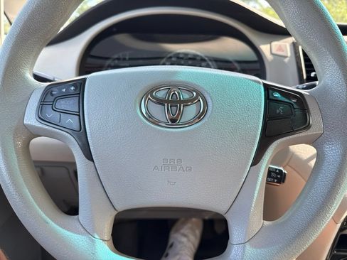 Used 2011 Toyota Sienna LE w/ Towing Pkg FWD image 16