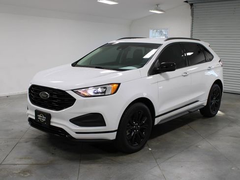 Used 2022 Ford Edge SE w/ Black Appearance Package image 4