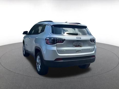 Used 2025 Jeep Compass Latitude AWD/4WD image 4