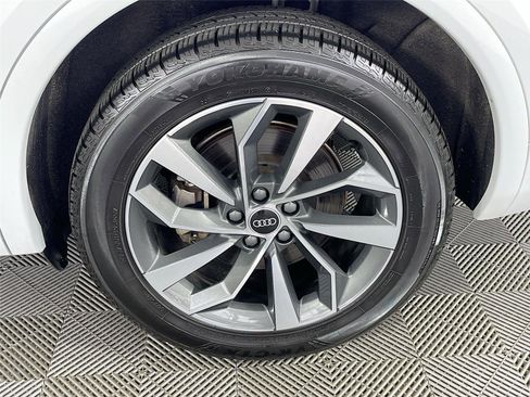 Used 2021 Audi Q5 Premium w/ Convenience Package image 33