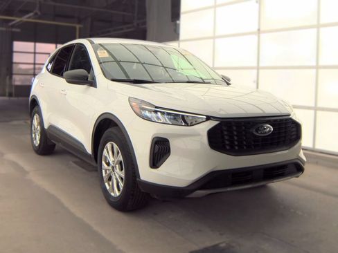 Used 2023 Ford Escape Active AWD/4WD image 4