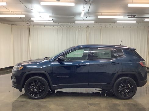 New 2026 Jeep Compass Latitude AWD/4WD image 9