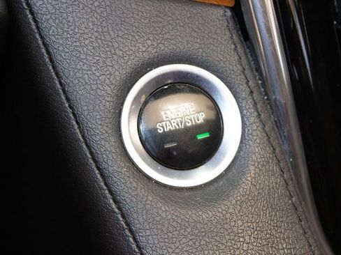 Used 2018 Cadillac Escalade Luxury image 34