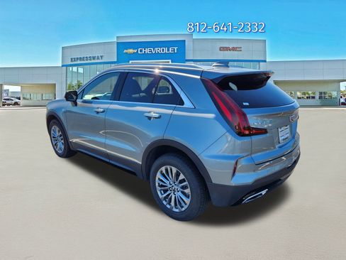 Used 2025 Cadillac XT4 Premium Luxury image 5