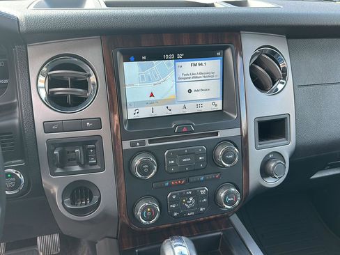 Used 2017 Ford Expedition Platinum image 17